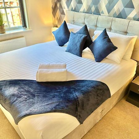 A Stylish Retreat - Super King Bed - Heart Of Town Centre - 5 Mins Stroll To Beach Bournemouth Bagian luar foto