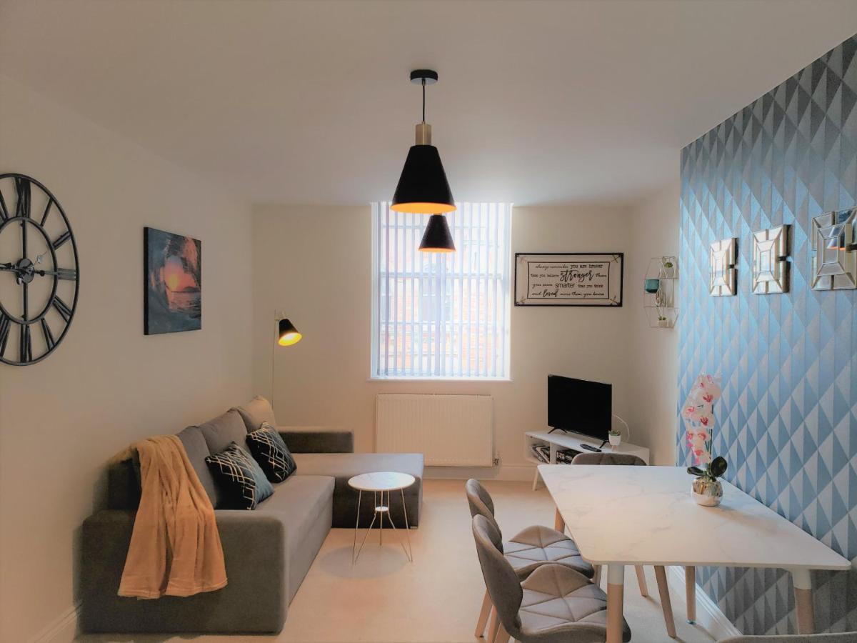 A Stylish Retreat - Super King Bed - Heart Of Town Centre - 5 Mins Stroll To Beach Bournemouth Bagian luar foto