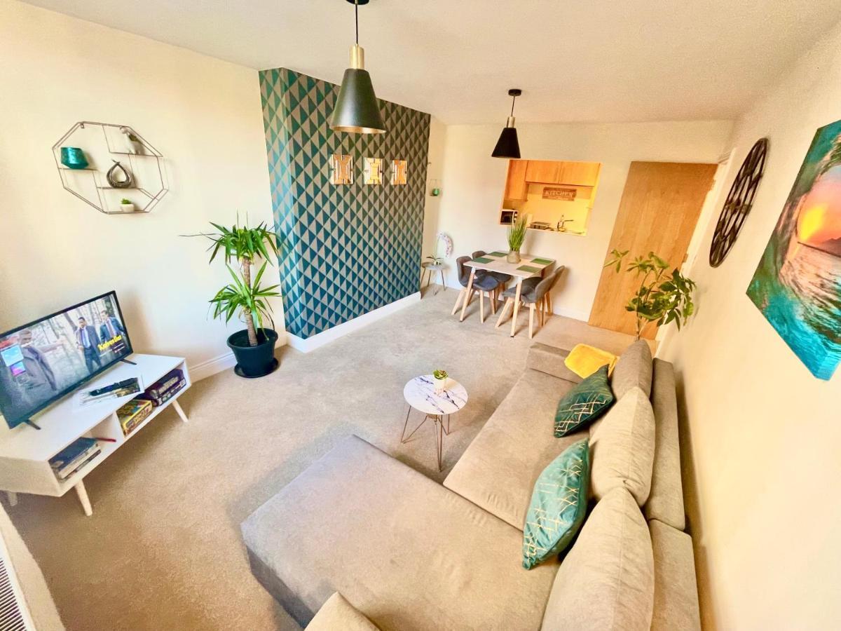 A Stylish Retreat - Super King Bed - Heart Of Town Centre - 5 Mins Stroll To Beach Bournemouth Bagian luar foto