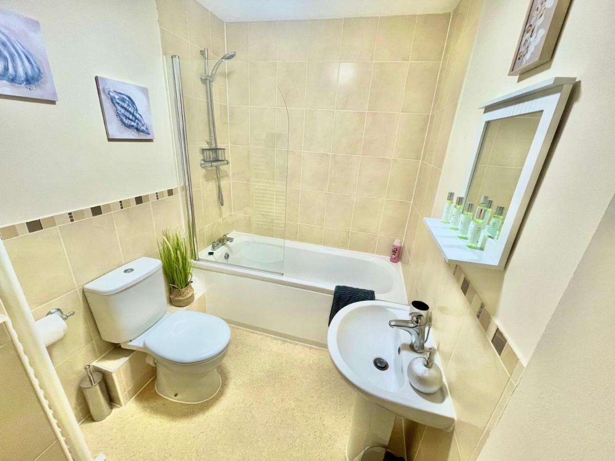 A Stylish Retreat - Super King Bed - Heart Of Town Centre - 5 Mins Stroll To Beach Bournemouth Bagian luar foto