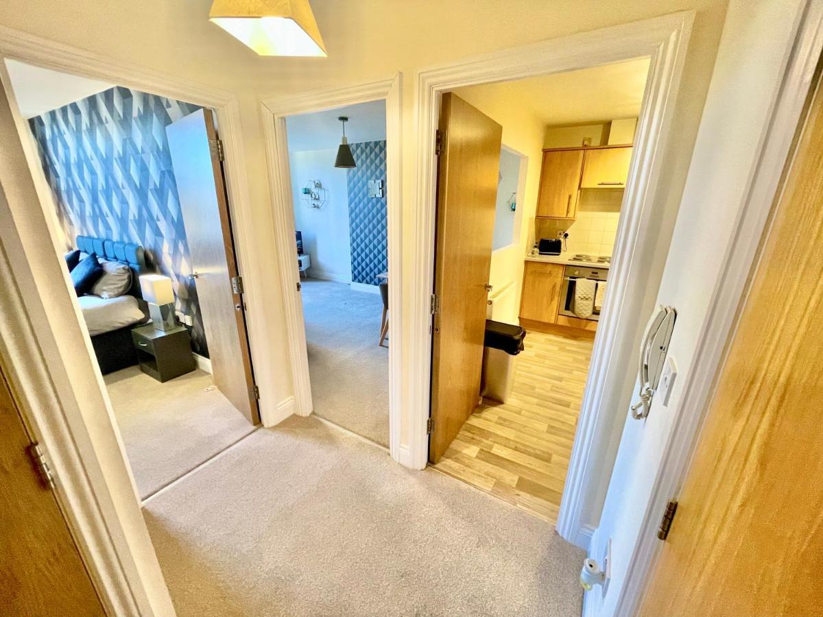 A Stylish Retreat - Super King Bed - Heart Of Town Centre - 5 Mins Stroll To Beach Bournemouth Bagian luar foto